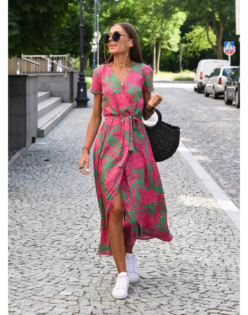 Sleeveless maxi dress with round neck and all-over pattern