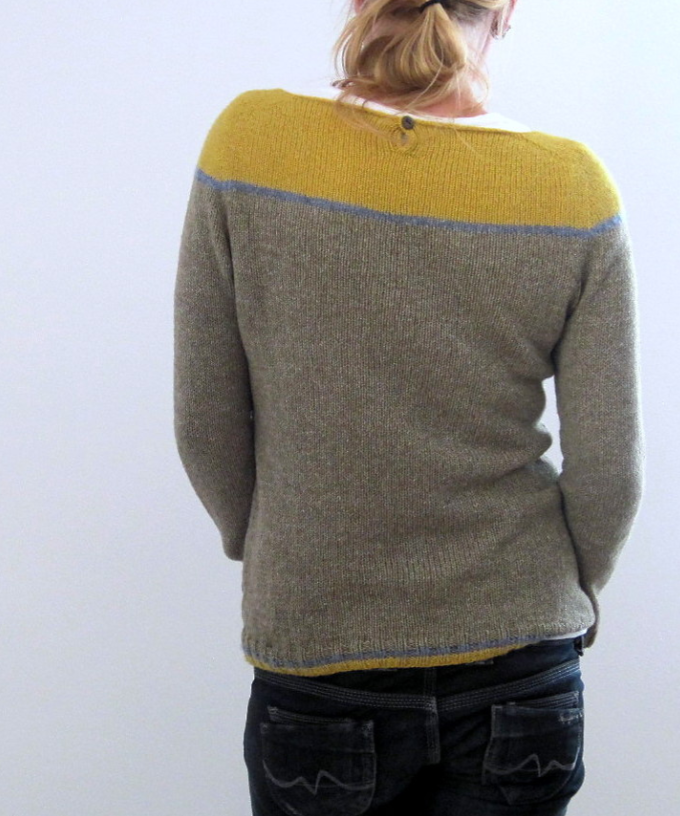 Knitted sweater with contrasting shoulder design