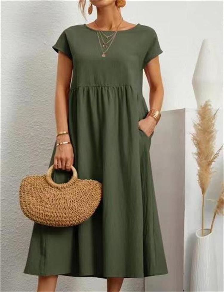 Elegant long dress with short sleeves and a loose fit
