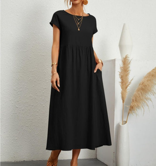 Elegant long dress with short sleeves and a loose fit